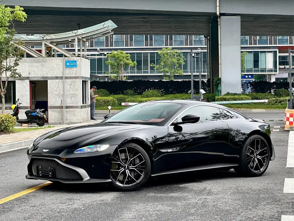 Aston Martin V8 2022 из Китая
