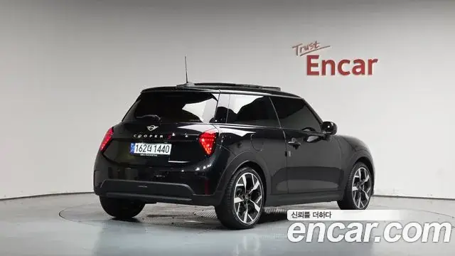 MINI Cooper 2026 из Кореи