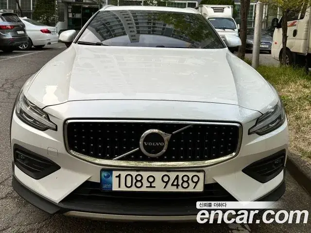 Volvo V60 2023 из Кореи