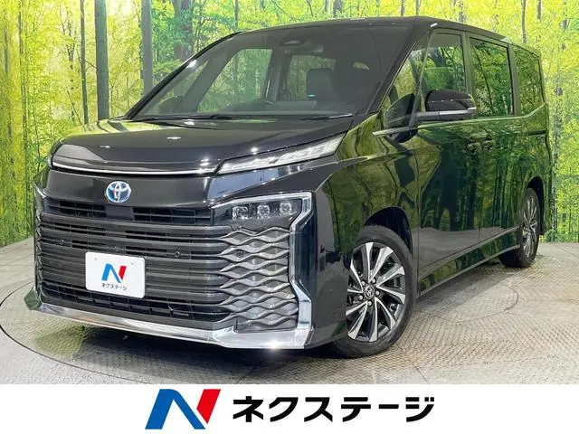 Toyota Voxy 2023 из Японии