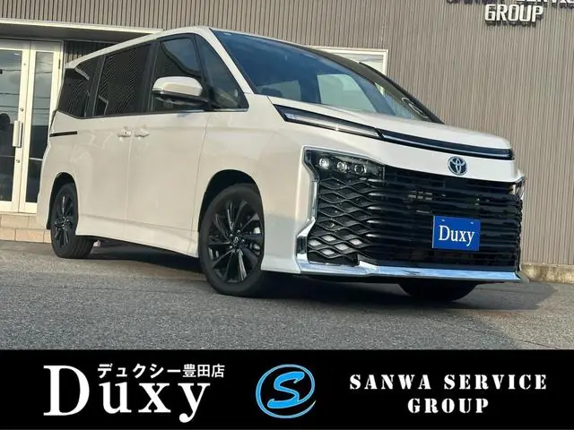 Toyota Voxy 2026 из Японии