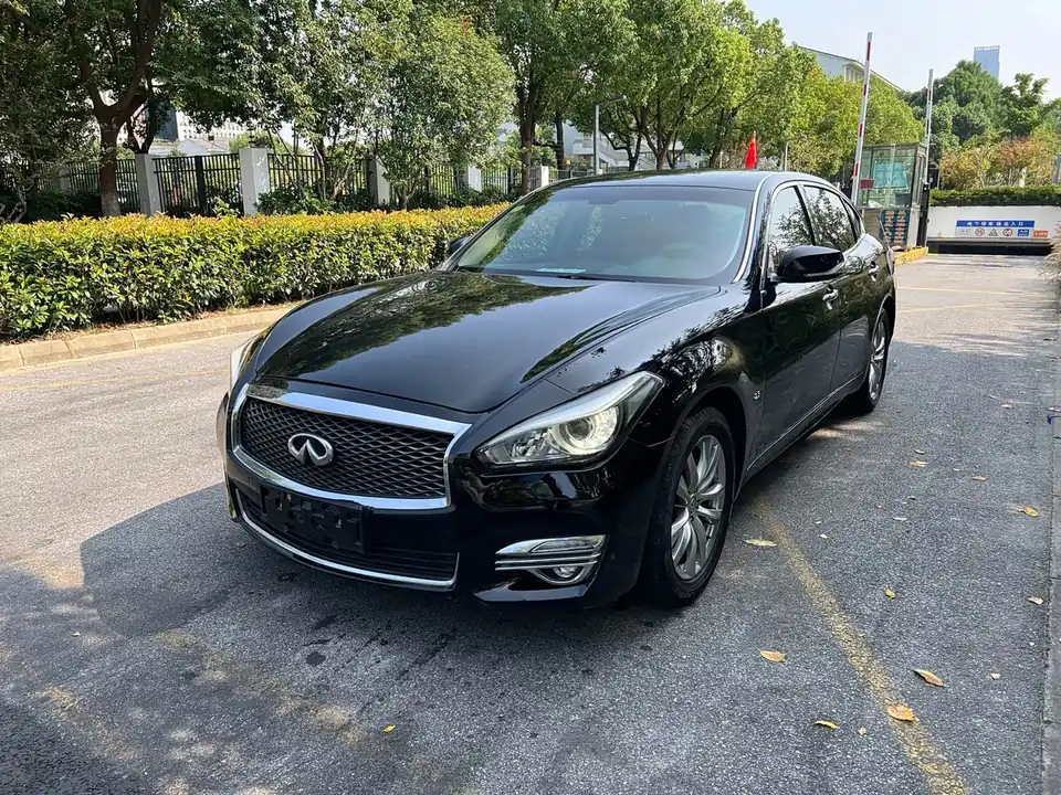Infiniti Q70 2017 из Китая