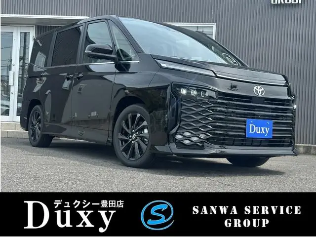 Toyota Voxy 2026 из Японии