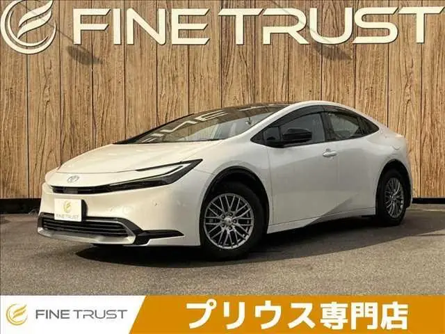 Toyota Prius 2023 из Японии