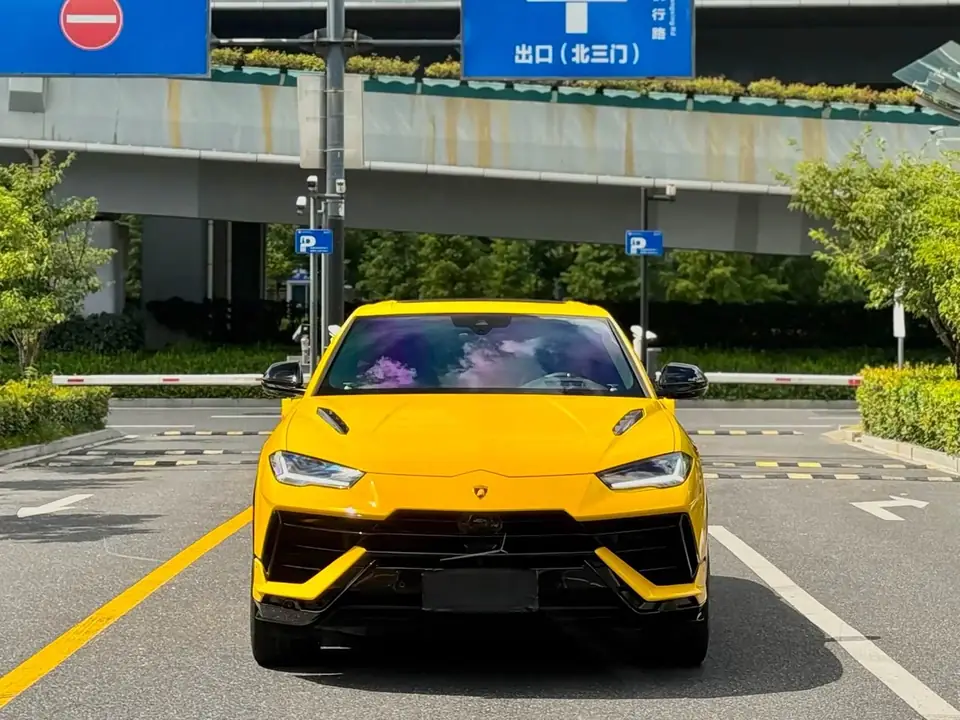 Lamborghini Urus 2023 из Китая