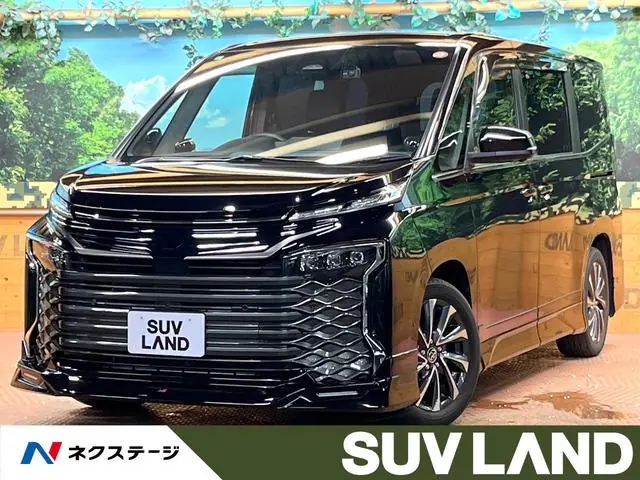 Toyota Voxy 2023 из Японии