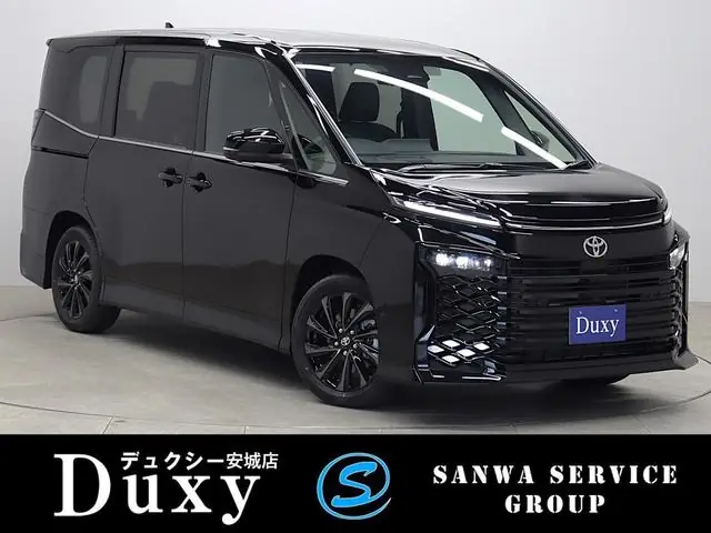 Toyota Voxy 2026 из Японии