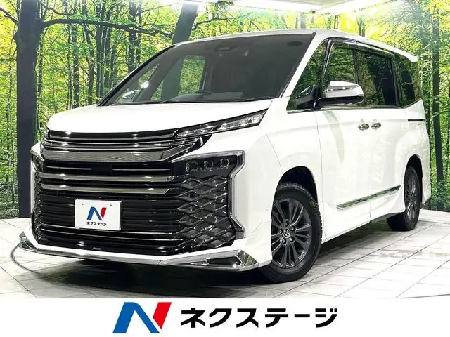 Toyota Voxy 2023 из Японии