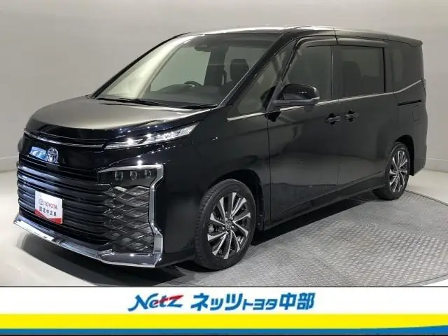 Toyota Voxy 2022 из Японии