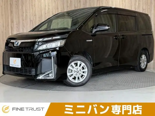 Toyota Voxy 2018 из Японии