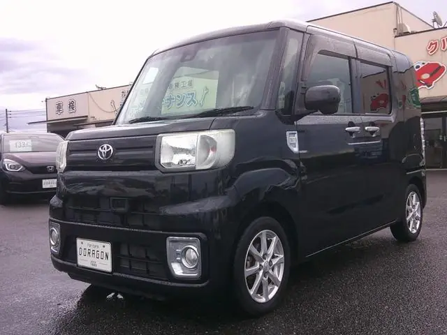 Toyota Pixis Mega 2017 из Японии