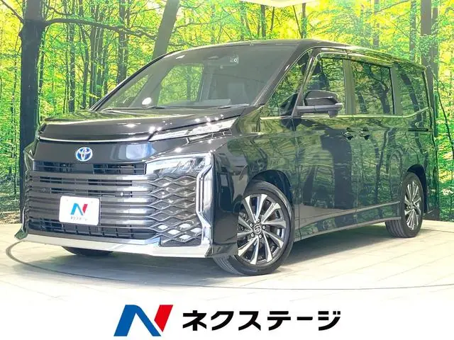 Toyota Voxy 2024 из Японии