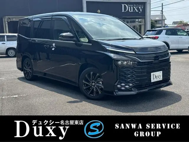 Toyota Voxy 2026 из Японии