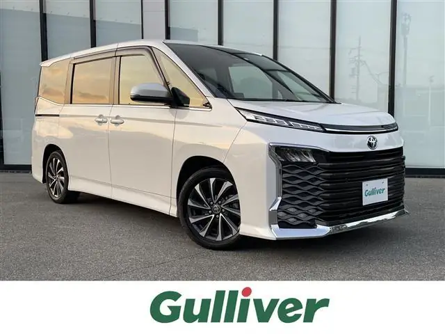 Toyota Voxy 2023 из Японии
