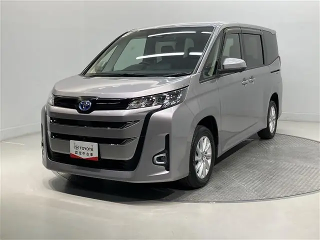 Toyota Noah 2022 из Японии
