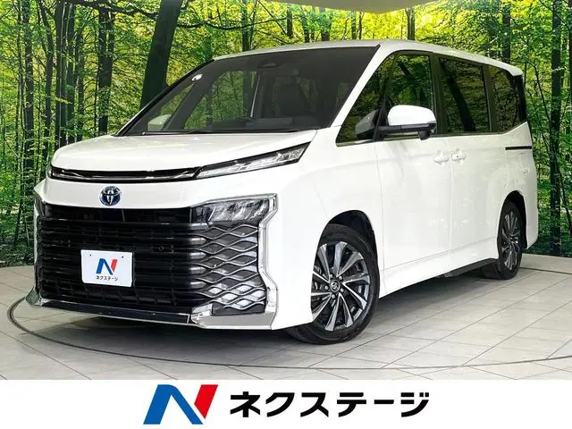 Toyota Voxy 2023 из Японии