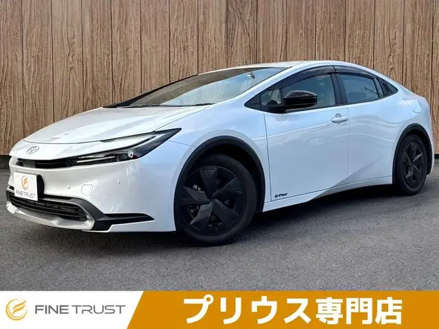 Toyota Prius 2023 из Японии
