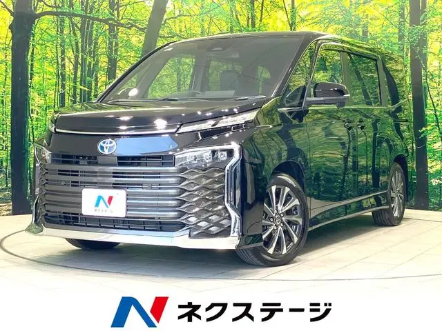 Toyota Voxy 2023 из Японии
