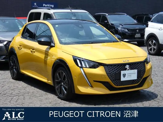 Peugeot 208 2023 из Японии