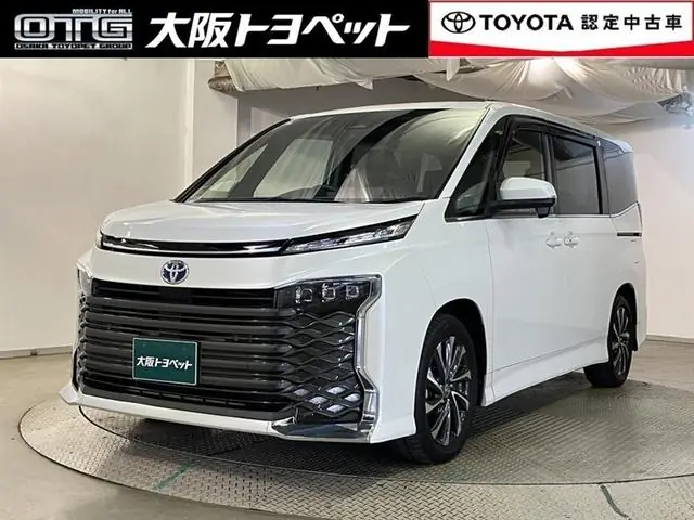 Toyota Voxy 2022 из Японии