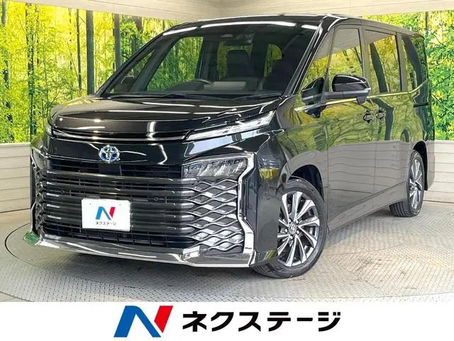 Toyota Voxy 2023 из Японии
