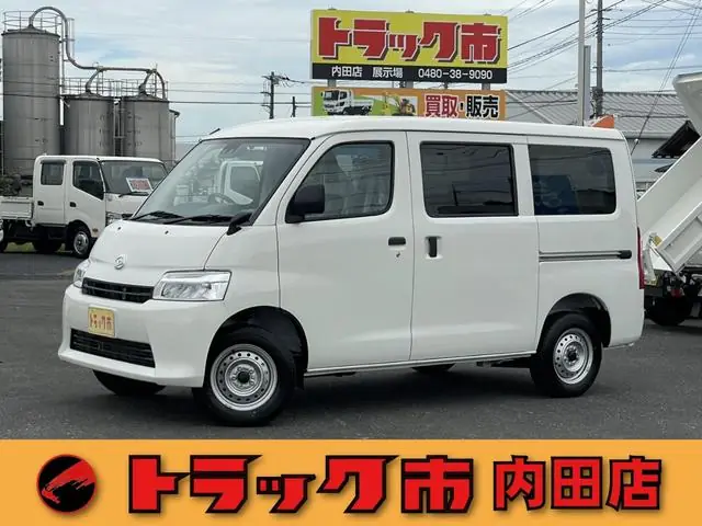Daihatsu Gran MAX Cargo 2025 из Японии