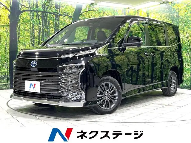 Toyota Voxy 2023 из Японии