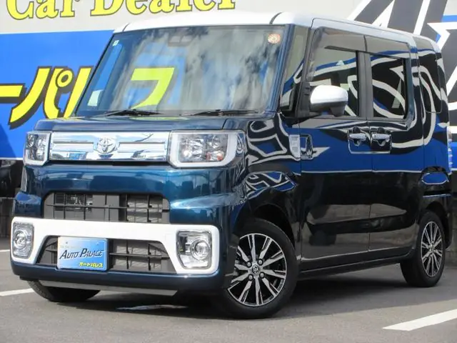 Toyota Pixis Mega 2022 из Японии