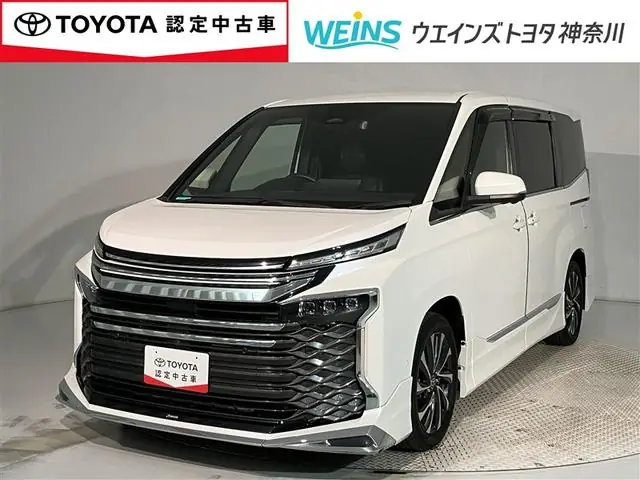Toyota Voxy 2022 из Японии