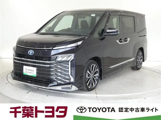 Toyota Voxy 2022 из Японии