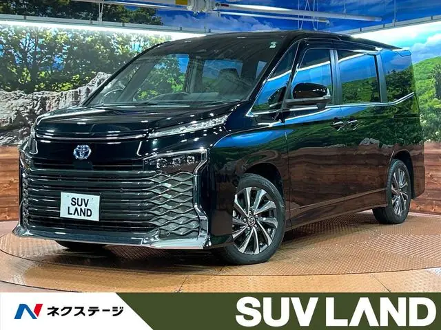 Toyota Voxy 2023 из Японии