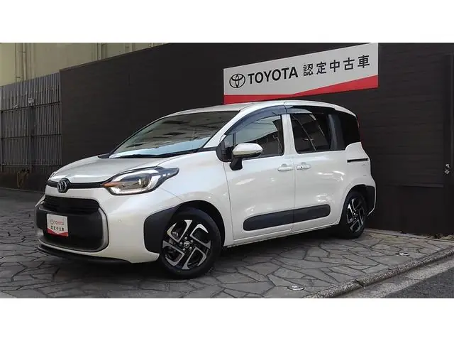 Toyota Sienta 2023 из Японии