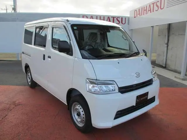 Daihatsu Gran MAX Cargo 2025 из Японии