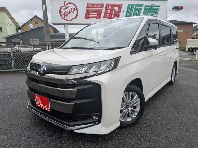 Toyota Noah 2023 из Японии