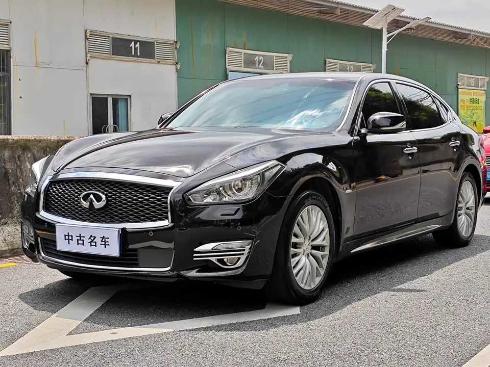 Infiniti Q70 2016 из Китая