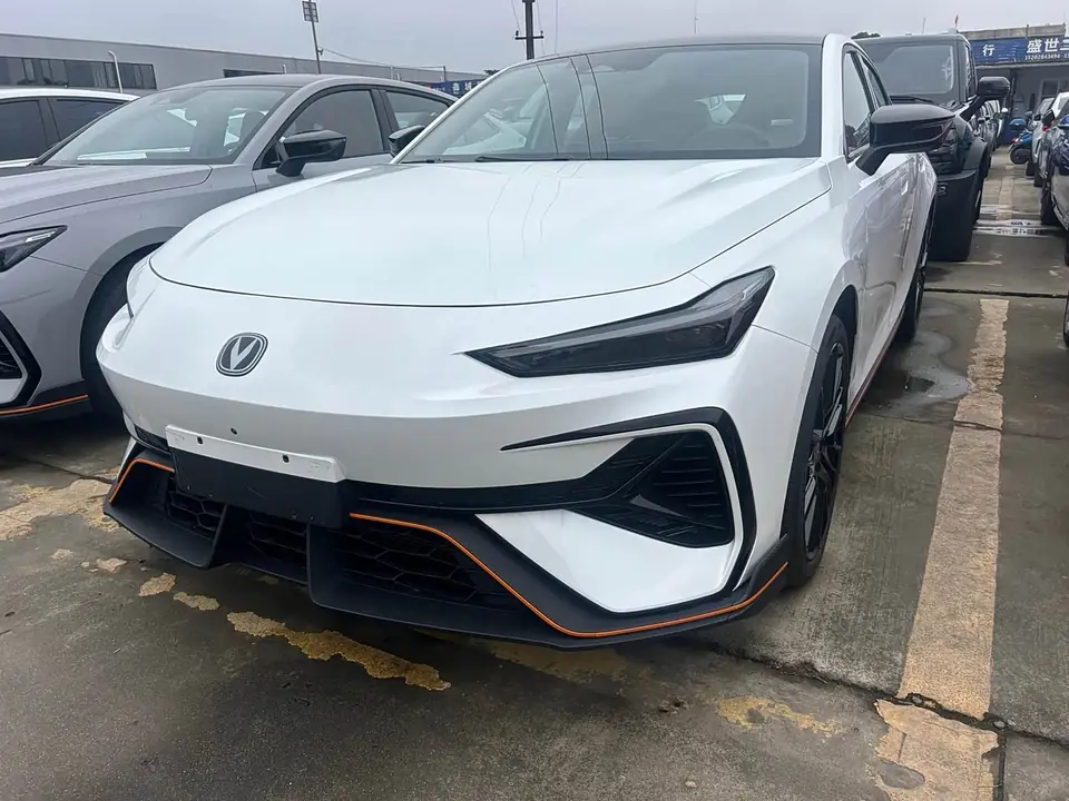 Changan UNI-V 2026 из Китая
