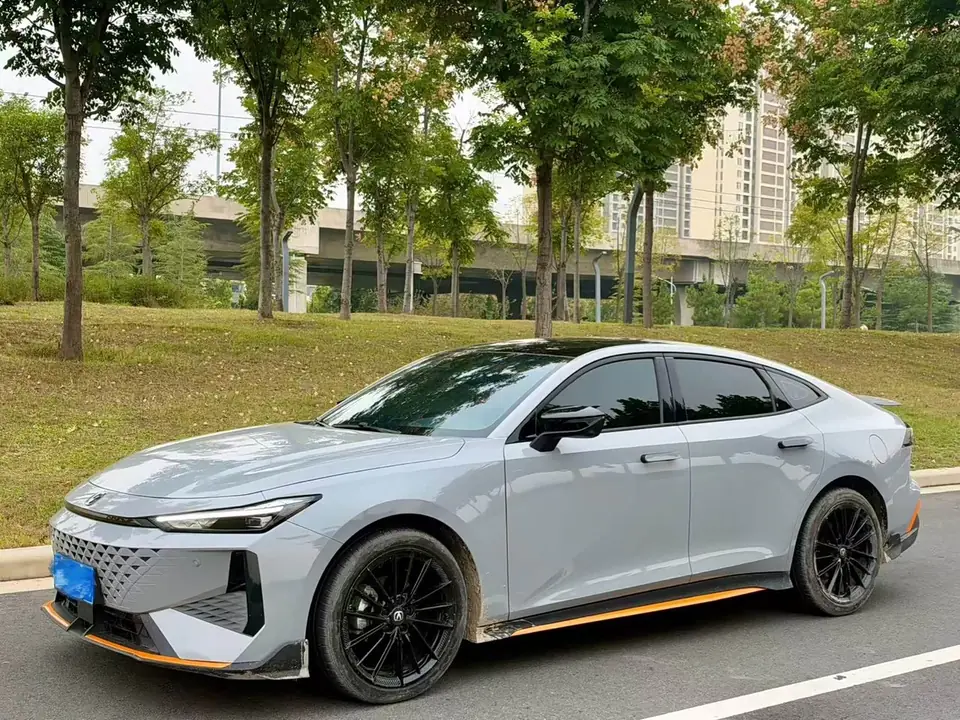 Changan UNI-V 2025 из Китая