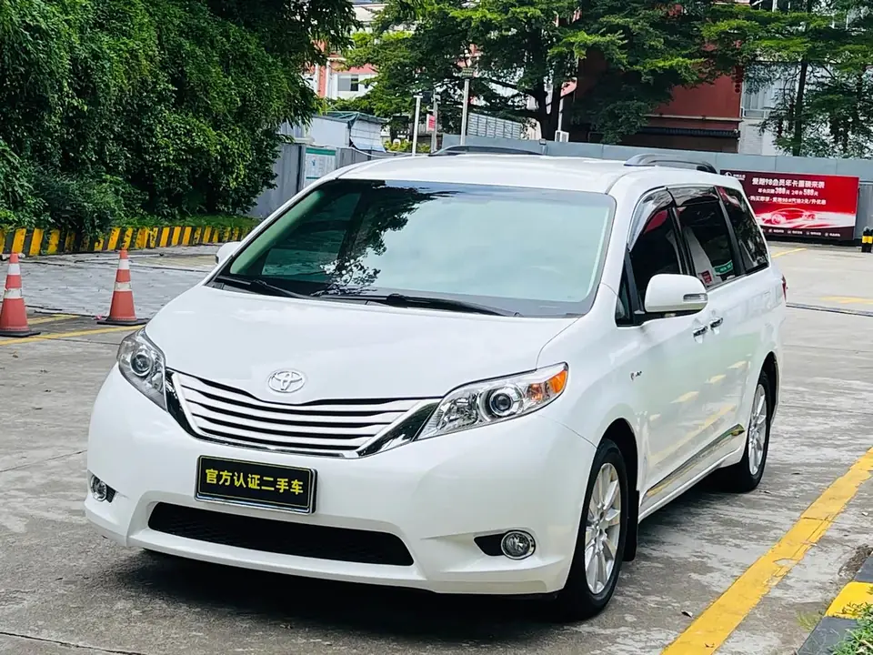 Toyota SIENNA 2018 из Китая
