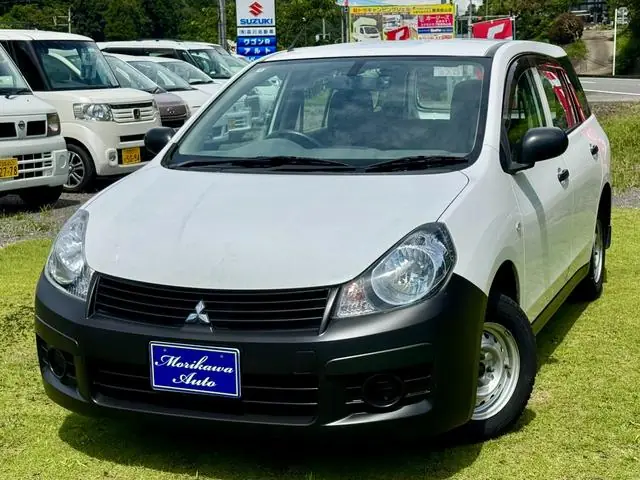 Mitsubishi Lancer Cargo 2010 из Японии