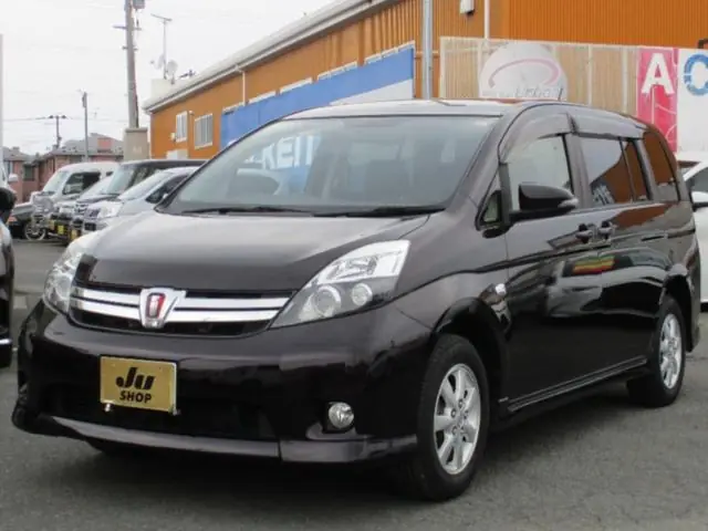 Toyota Isis 2015 из Японии