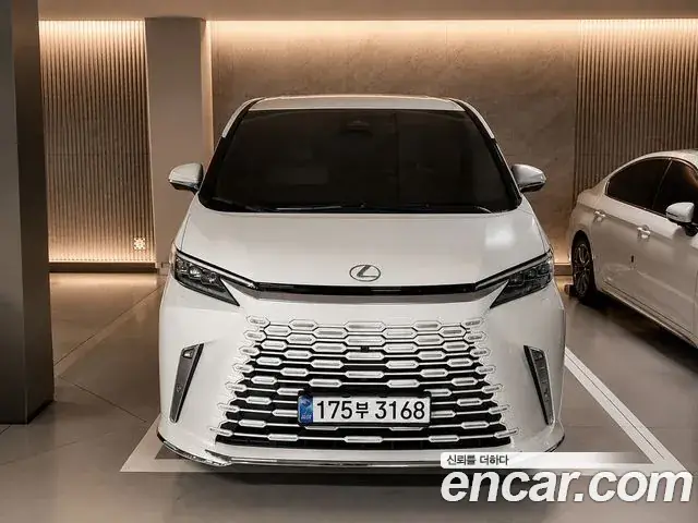 Lexus LM 2025 из Кореи