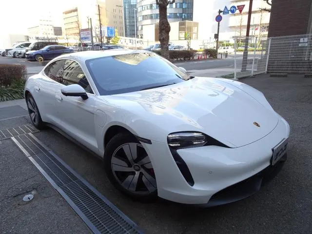 Porsche Taycan 2021 из Японии