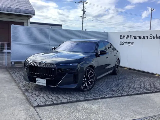 BMW i7 2023 из Японии