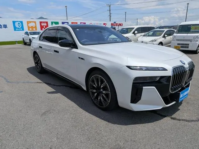 BMW i7 2023 из Японии